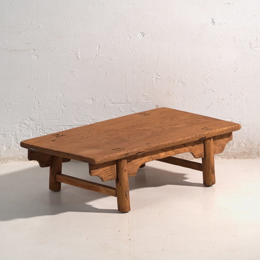 Antieke lage tafel van grenenhout – China, circa 1890