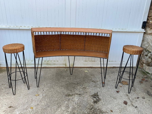 Vintage 1950s bar counter with two rattan and metal stools