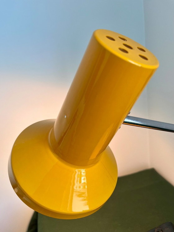 Image 1 of Lampe de table jaune élégante des années 70, style Space Age/Mid-century