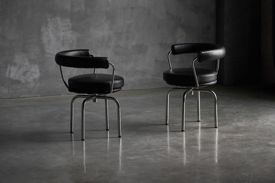 Image 1 of LC7 Stühle von Charlotte Perriand, Le Corbusier und Pierre Jeanneret für Cassina, Italien, 1980er Jahre