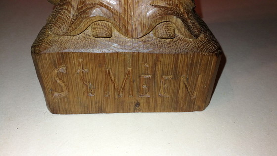 Image 1 of Statuetta antica vintage in legno massello intagliato dell'abate St Méen / anni '50
