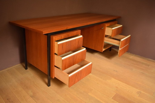 Mooi ruim vintage bureau – Metal, Wood (photo 2 of 7)