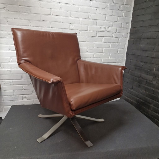 Poltrona girevole modello Djenne, disponibile a magazzino. – Design on Stock, fauteuils, Leather (photo 2 of 9)