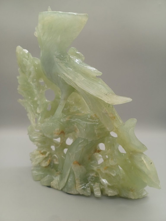 Image 1 of Ancienne sculpture chinoise en pierre serpentine verte jade fenghuang sculpté