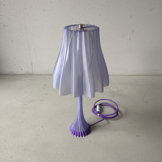 Image 1 of Lampe de table sculpturale violette 55 cm