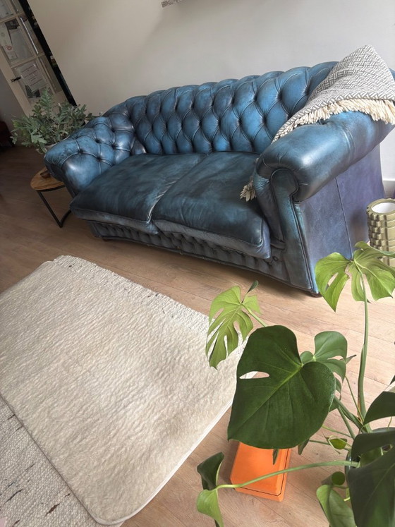 Image 1 of Divano Chesterfield a 2 posti