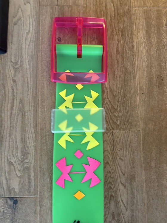 Image 1 of Horloge murale vintage Maxi Swatch – « Ouragan rose » (1989)