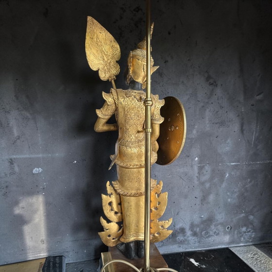 Image 1 of Dekorative, figürliche Tischleuchte in Bronzeoptik

