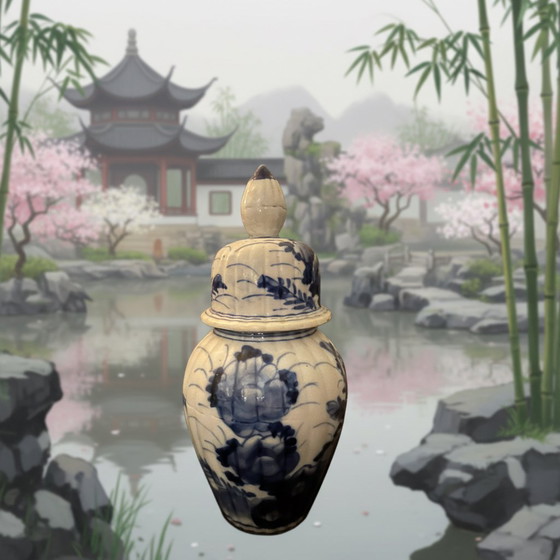 Image 1 of Japanse antieke blauw witte gemberpotten Imari stijl 27cm (rechter vaas op de foto’s)