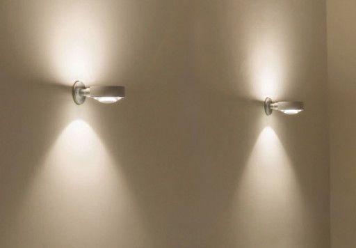 2 x Occhio Sento Wandleuchte mit mattverchromter Linse und satiniertem Glas (Halogen)