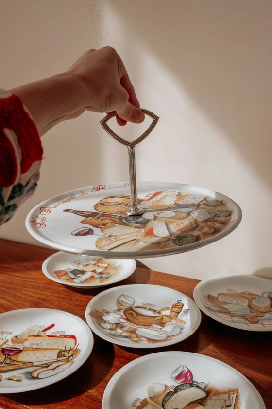 Image 1 of Set mit 5 französischen Käsetellern aus Porzellan + großer Servierplatte