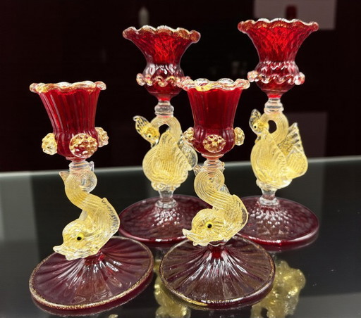 Murano - "Künstlerische Muranoglas-Kerzenhalter - Goldener Fisch und Rubinbecher (4er Set)
