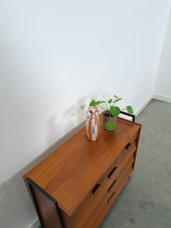 Image 1 of Teak schoenenkast met zwart metalen poten, nr. 1