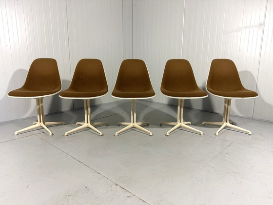 Image 1 of Cinco sillas La Fonda de Eames para Herman Miller, década de 1960.