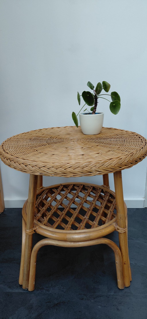 Mesa de centro vintage de ratán: tejida a mano, estilo bohemio y natural