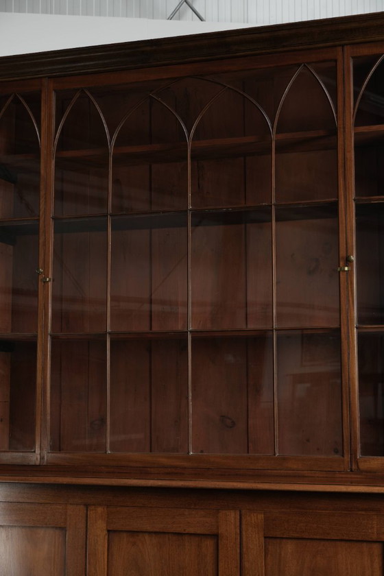 Wunderschöner antiker englischer Buffetschrank aus dem frühen 19. Jahrhundert im gotischen Stil mit (photo 19 of 19)