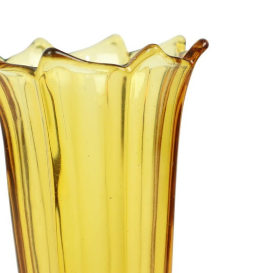 Image 1 of Vaso Art Déco in vetro pressato ambra