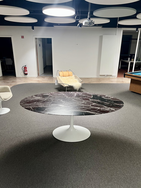 Image 1 of Table tulipe Knoll Saarinen Rosso Rubino