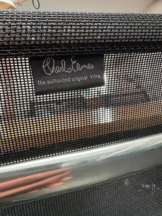 Image 1 of 6 Vitra EA105 Stühle