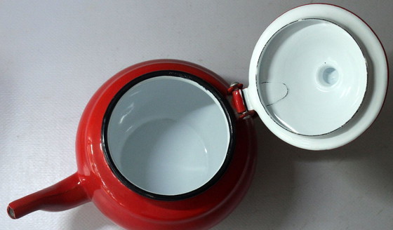 Image 1 of Zeer mooie rood geëmailleerde theepot uit de jaren 1950