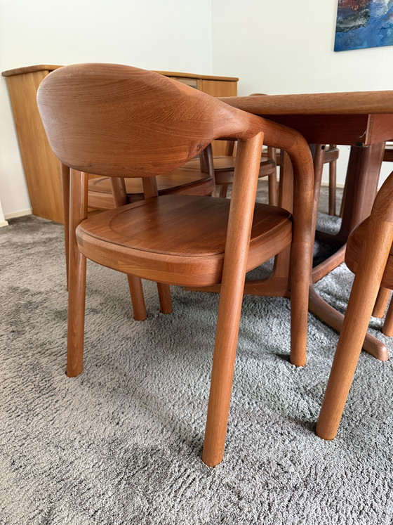 Tavolo da pranzo Dyrlund design danese vintage con 8 sedie Korpus - Teak massiccio – Tavoli da pranzo, Wood (photo 8 of 10)