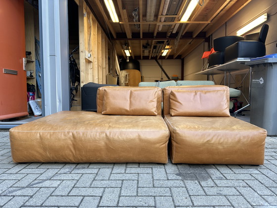 Image 1 of Weiche Heumagazine. Cognacfarbenes Ledersofa.