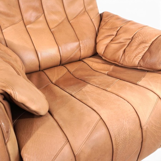 Image 1 of De Sede Ds 50 fauteuil met voetenbank, bekleed met buffelleer en patchwork, 1970