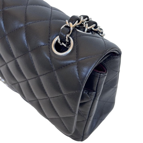 Chanel Classic Flap Medium – Crossbody bags, Lambskin (photo 4 of 17)