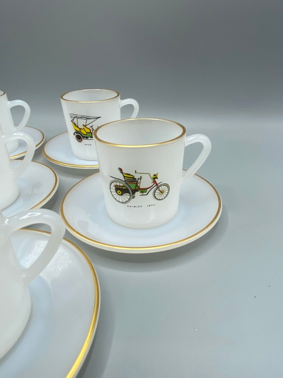 6 tazze e 6 piattini Arcopal Francia, decorazioni per automobili pionieristiche – Bicchieri e caraffe, Retro (photo 3 of 6)