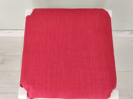 Image 1 of Taburete de pino blanco con asiento rojo