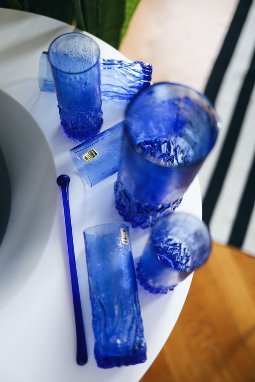 Mid Century Gläser und Karaffe Blau Kristallglas Struktur 60er Jahre