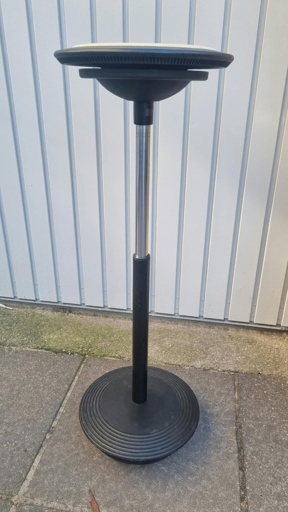 Wilkhahn Stitz 2 Sitz- und Stehhilfe, Hocker, Leder, Eisen, Creme (Foto 7 von 9)