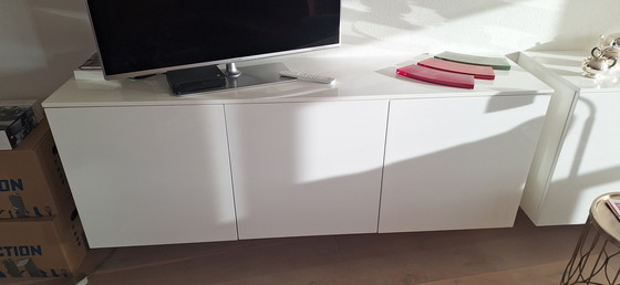 Image 1 of Hängende Kommode