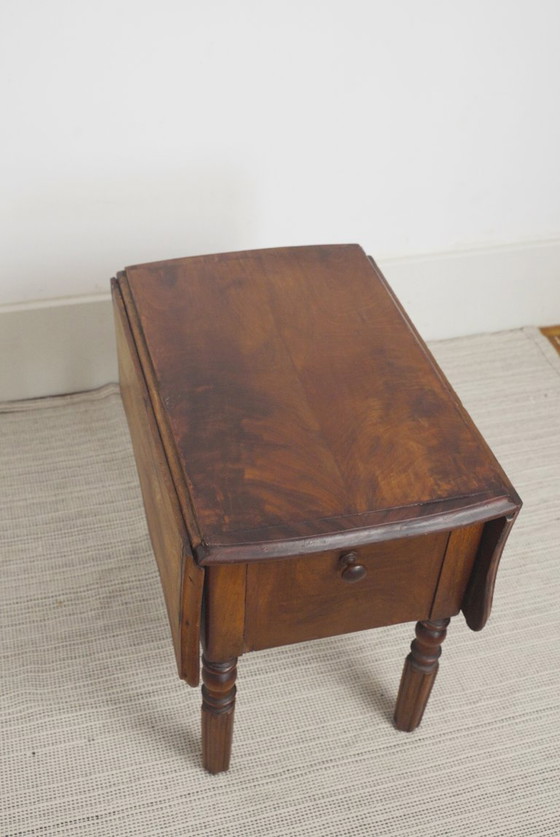 Antique French Pembroke Drop Leaf Table, Walnut Veneer Extendable End Table With Drawers, French Provincial (photo 7 of 41)