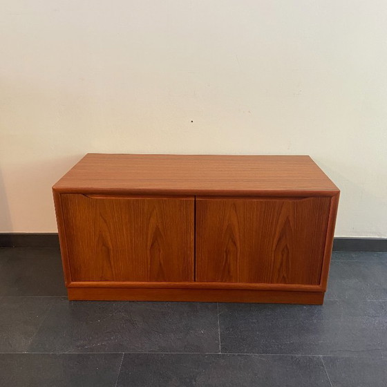 Image 1 of Alter dänischer TV-Schrank/ niedriges Sideboard von Dyrlund