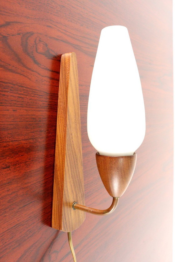 Image 1 of Lampada da parete vintage in teak con paralume in vetro smerigliato