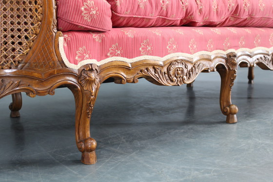 Image 1 of Antico divano intagliato con sponde a canne, Cecoslovacchia