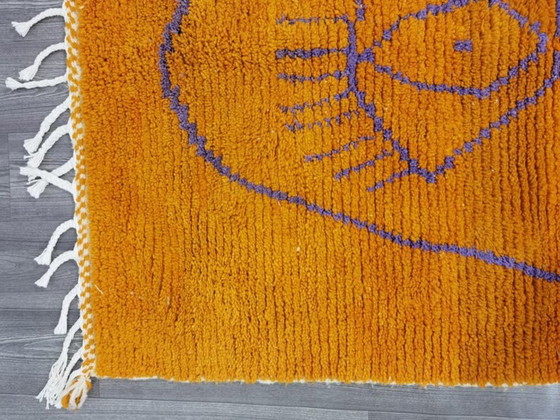 Image 1 of Handgeknüpfter orangefarbener marokkanischer Teppich, 200 cm x 300 cm