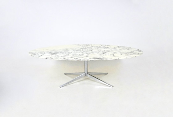 Ovaler Esstisch von Florence Knoll für Knoll, 1960er Jahre, Esstische, Marmor, Metall, Weiß (Foto 4 von 11)