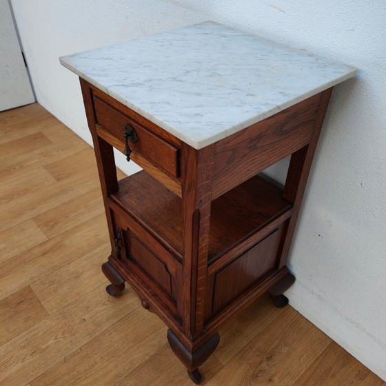 Image 1 of Vintage Antiek nachtkastje bijzetkastje met marmer blad
