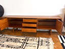 Bellissima ed elegante credenza vintage in teak degli anni '60