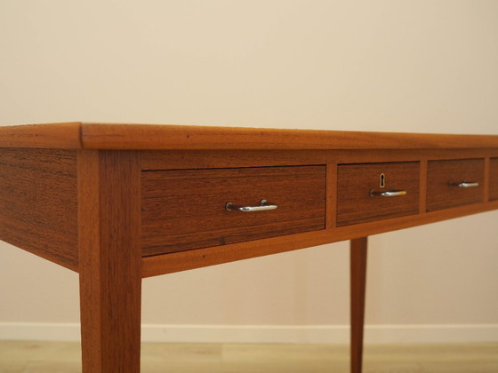 Image 1 of Escritorio de teca, diseño danés, década de 1970, fabricado en Dinamarca.