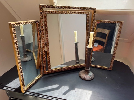 Driedelige Franse spiegel in goudkleurige lijst.