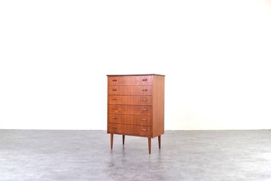 Image 1 of Commode danoise en teck, style milieu du XXe siècle, années 1960.