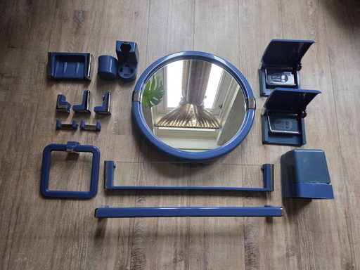 14 -delige badkamer/ toilet set jaren 80/90 blauw kunsstof