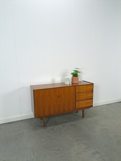 Sideboard aus Teakholzfurnier mit rundem Knopf und Schubladen Nr. 2