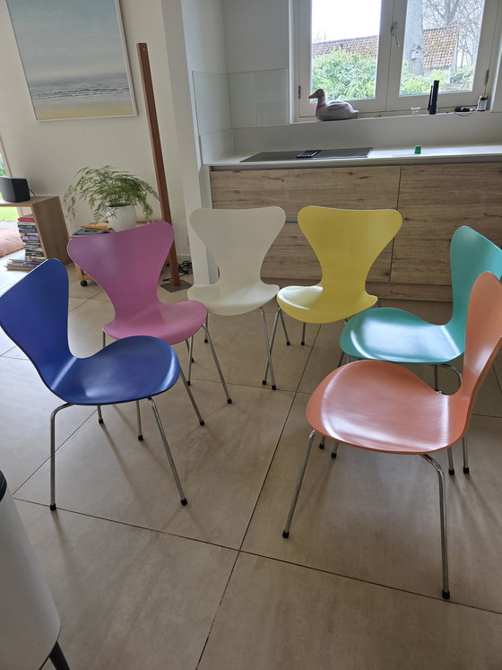 Image 1 of 6 Fritz Hansen chairs designed by Arne Jacobson, original label