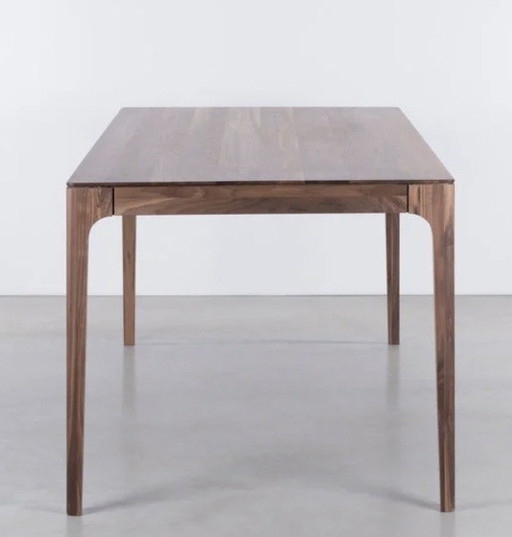 Scandinavian dining table Rikke walnut