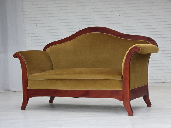 Image 1 of Sofá danés de dos plazas de los años 50 en estilo Biedermeier, tapizado en terciopelo.