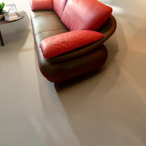 Image 1 of Banque vintage noire avec accents bordeaux montés 